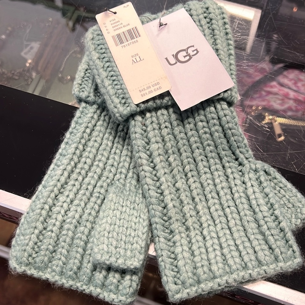 UGG Green Blue Gloves